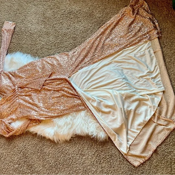 Stunning Mermaid Rose Gold Sequined Dress with Sleeves and Slit - Picture 14 of 16